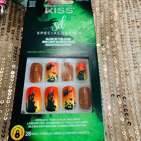 NEW KISS GLOW IN THE DARK HALLOWEEN NAILS - Picture 2 of 4